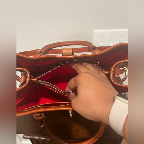 ⭐️ Authentic Dooney and Bourke Gretta Perry Satchel ⭐️ - Picture 9 of 9